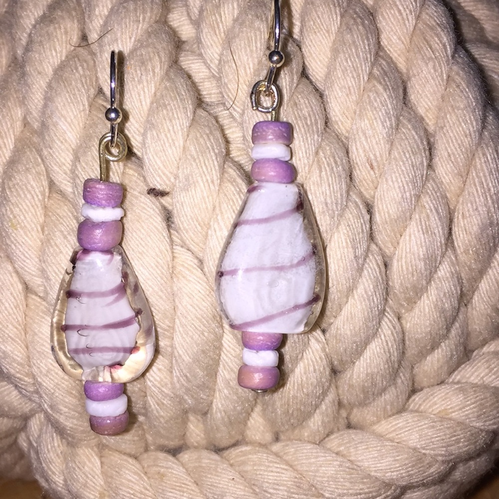 ⭐️⭐️5:$20⭐️⭐️ Earrings-Mauve & white